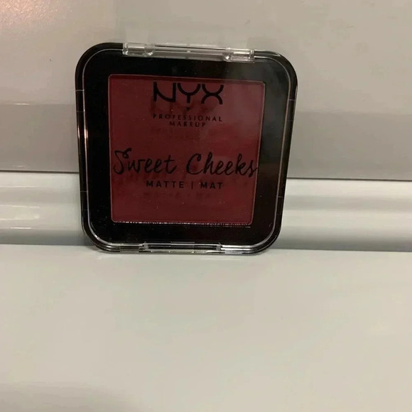 NYX Sweet Cheeks Matte Creamy Powder Blush Size 0.17 oz - Picture 1 of 4